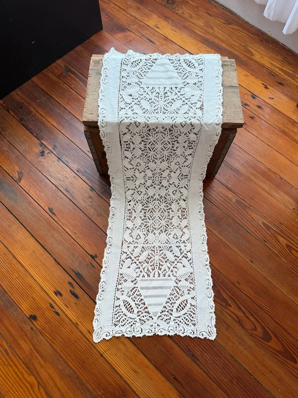 Antique Battenberg lace table runner 15x43”